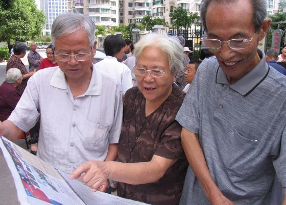 父母們買(mǎi)“地攤兒老花鏡”，能戴嗎！