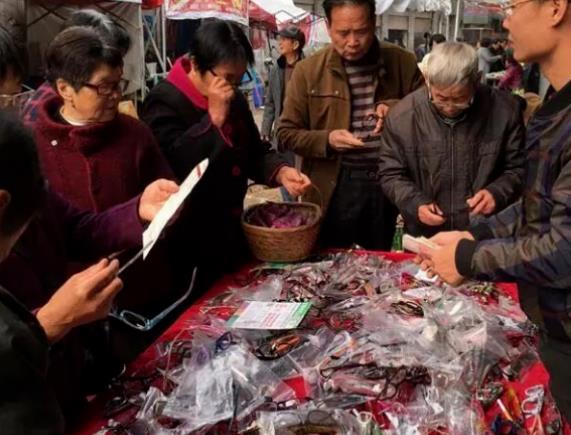 如何選一副合適的老花鏡 如何選一副合適的老花鏡