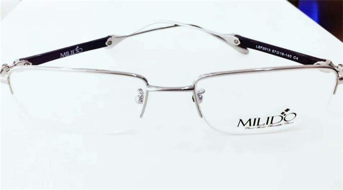 老花鏡怎么配，參照老花鏡度數(shù)對照表靠譜嗎?