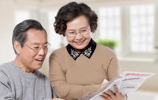 中老年人配老花鏡，記著這3點益于眼健康