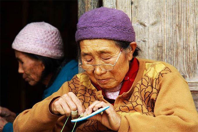 佩戴老花眼鏡，記住這四點，避免對眼睛造成傷害