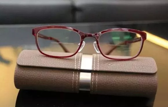 美麗島老花鏡：老年人避免眼疲勞，老花鏡如何選擇？