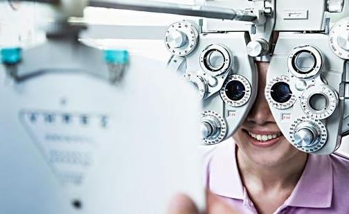 怎樣給父母選配老花鏡 怎樣給父母選配老花鏡