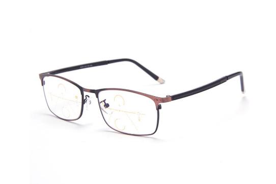 中老年人配老花鏡，記著這3點益于眼健康